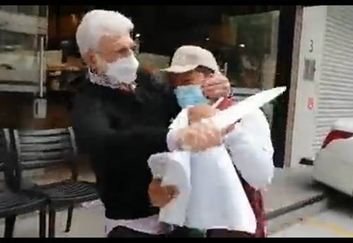 Video: Padre del alcade de Miguel Hidalgo CdMx, amenaza con cuchillo a servidor público